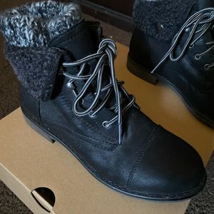 Thick Warm Boots Size 6.5 womens